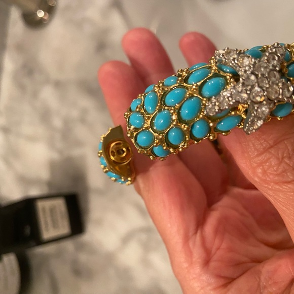 Kenneth Jay Lane Turquoise and Crystal stone bracelet - Picture 6 of 6